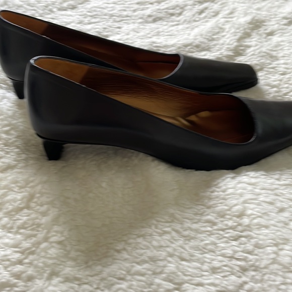 DKNY Leather Sean-40MM Pump In Black Size-8 1/2 NWT - Picture 14 of 14